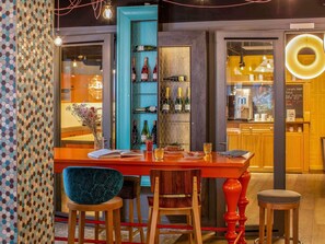 Déjeuner et dîner servis sur place