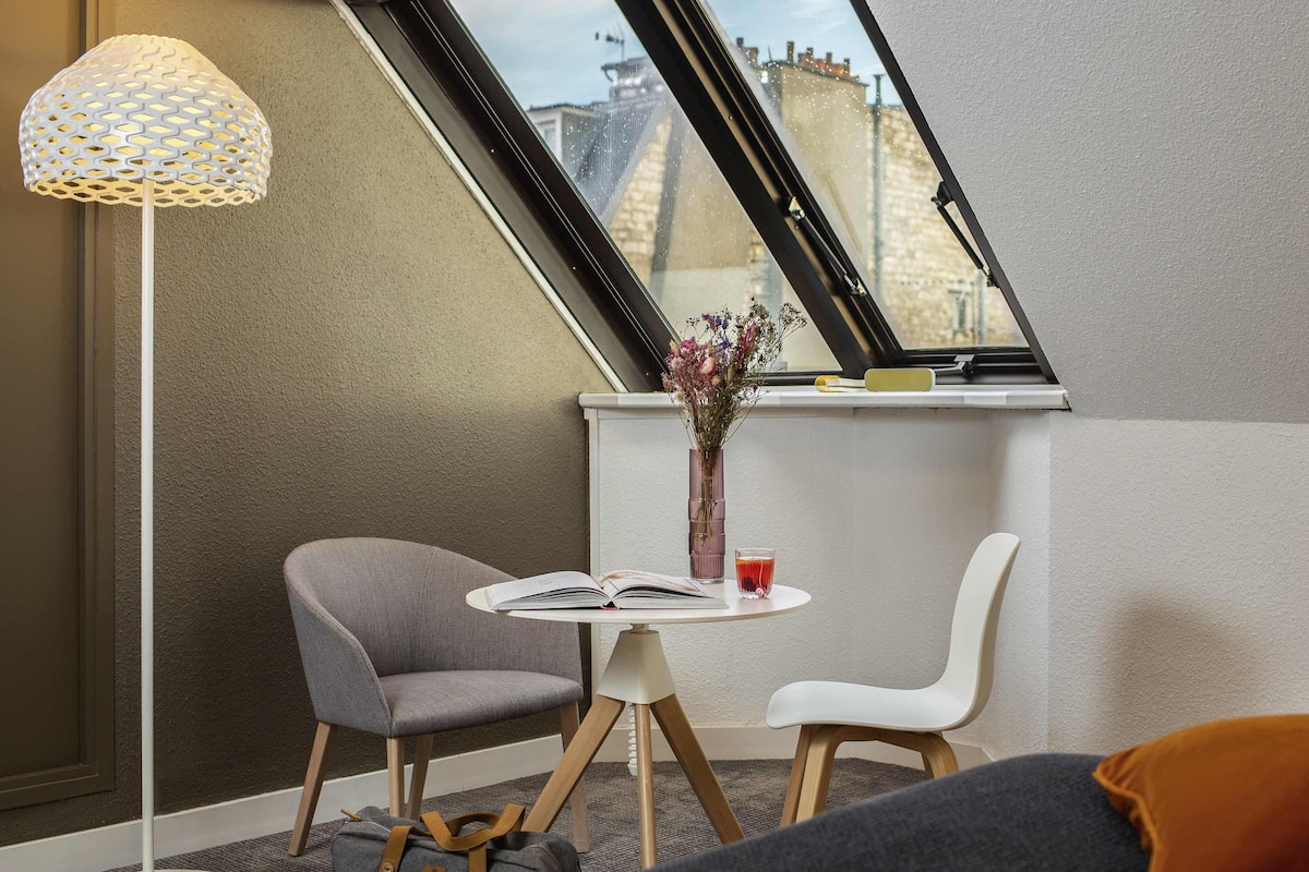 Ropa de cama de alta calidad, camas con pillow-top y minibar