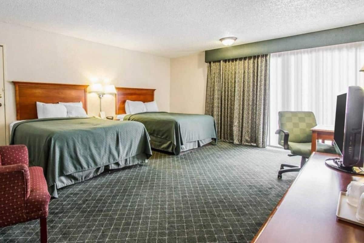 Desk, iron/ironing board, free WiFi, bed sheets