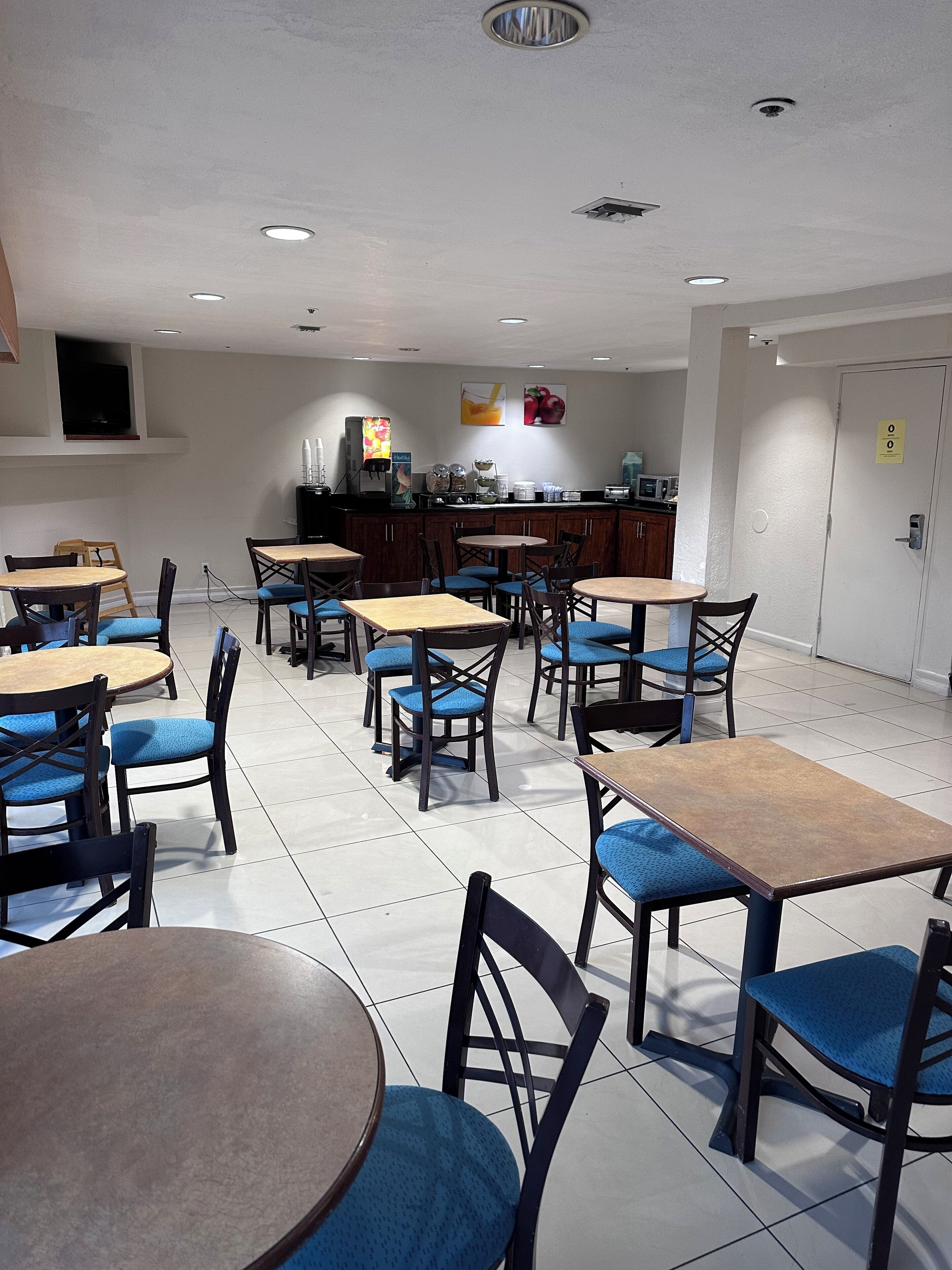 Free daily continental breakfast