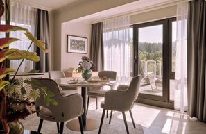 Caja de seguridad en la habitación, escritorio y insonorización 