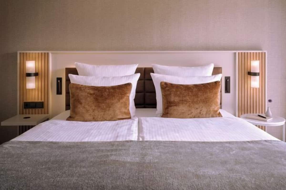 In-room safe, desk, soundproofing, iron/ironing board