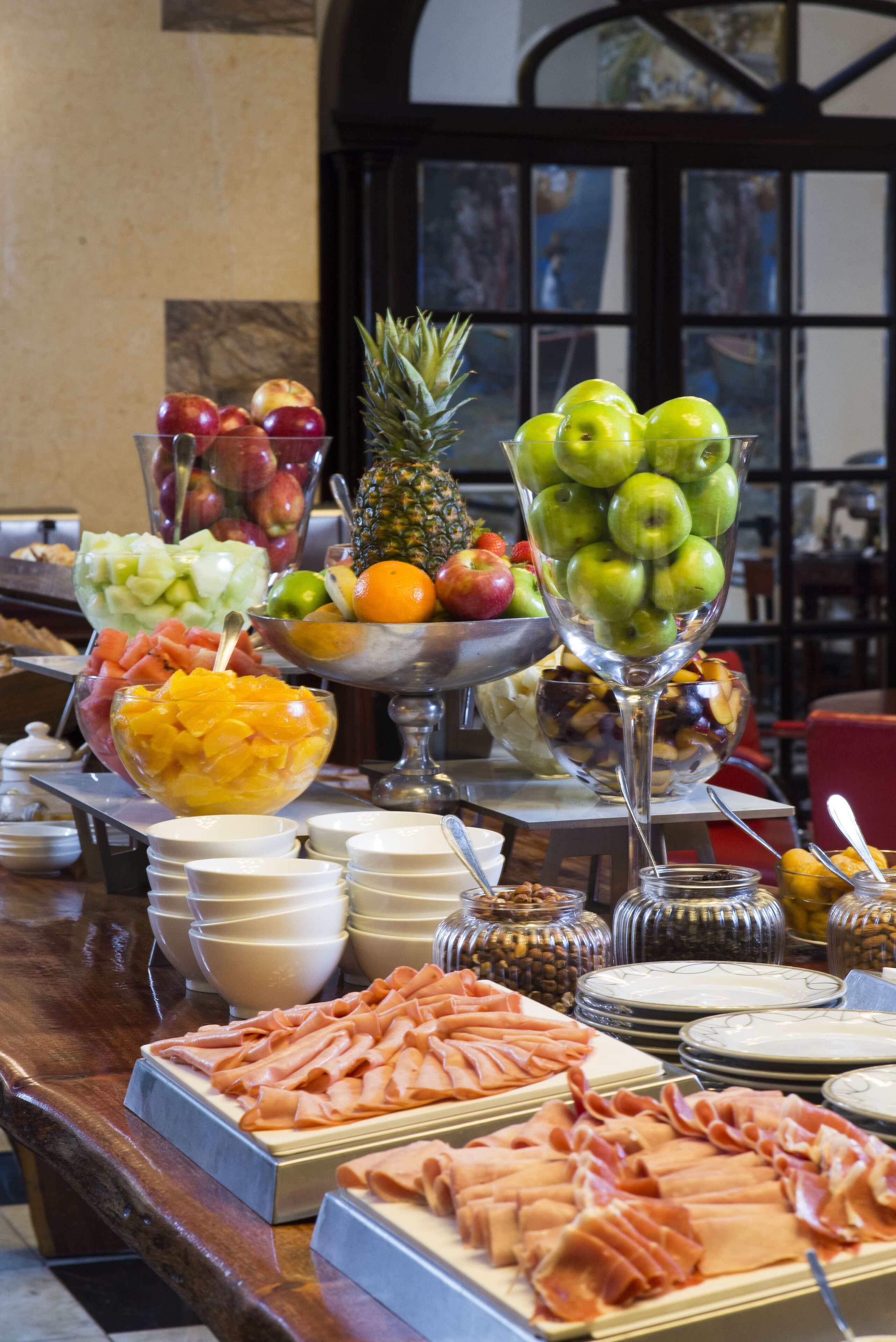 بوفيه فطور يوميًا مقابل رسوم