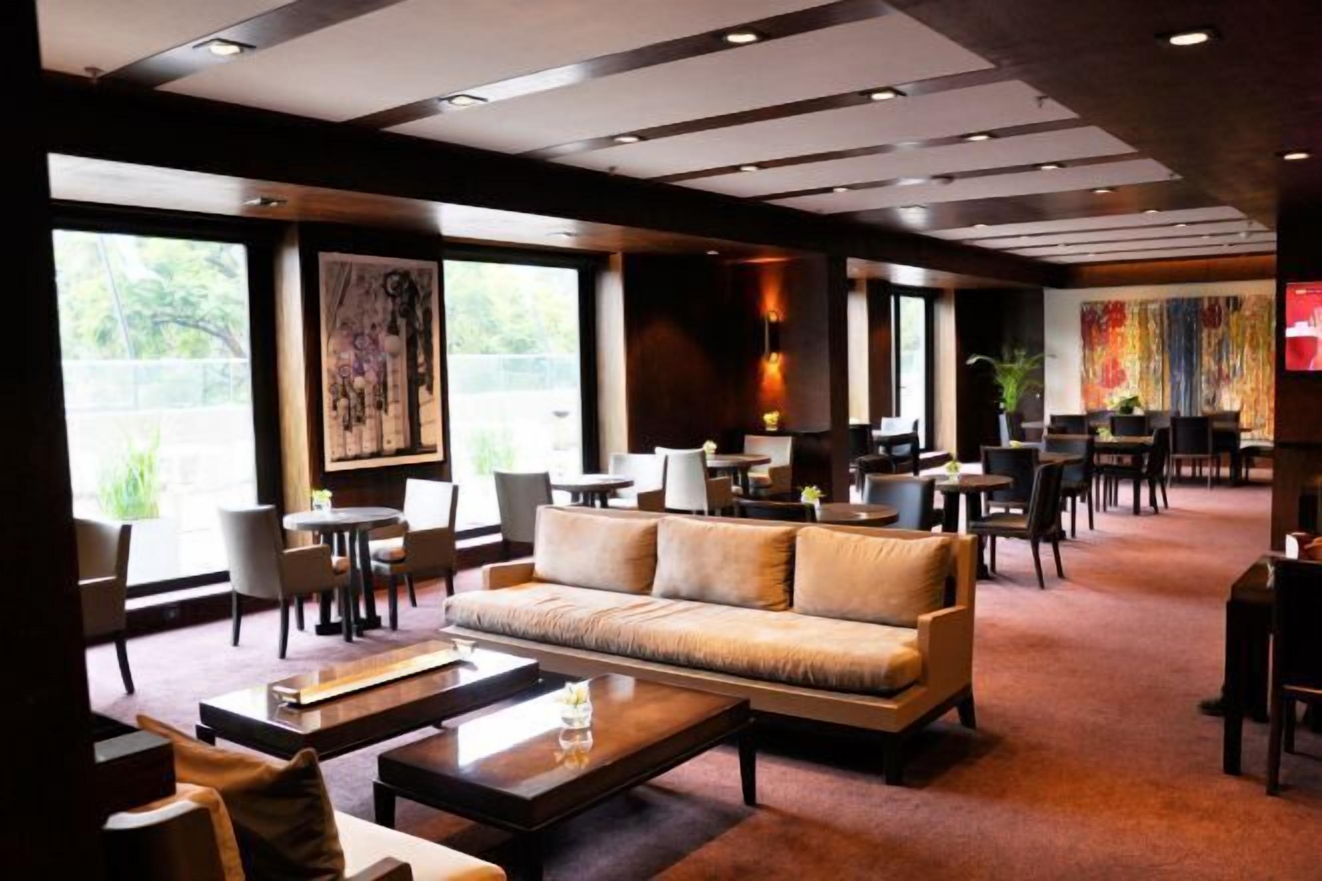 2 개의 레스토랑, 아침 식사, 점심 식사, 저녁 식사 제공(현지 및 세계 요리)