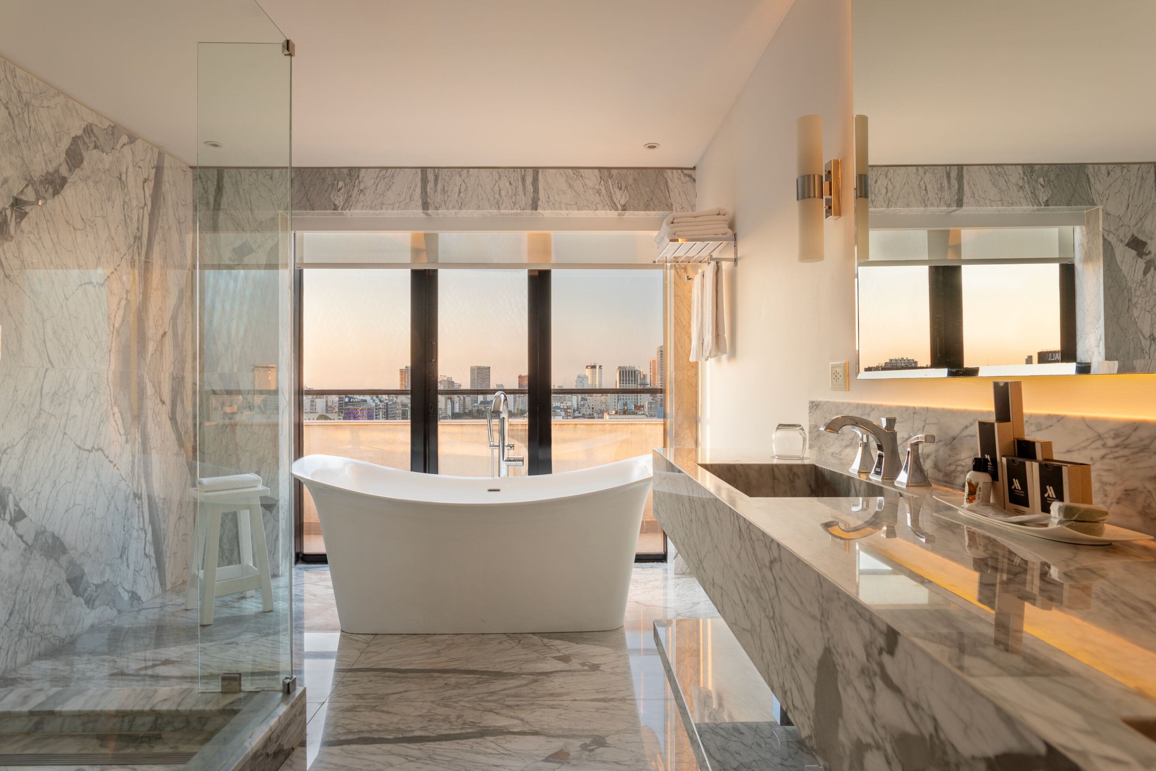 deluxe suite, 1 king bed | bathroom | combined shower/bathtub, deep-soaking bathtub, free toiletries