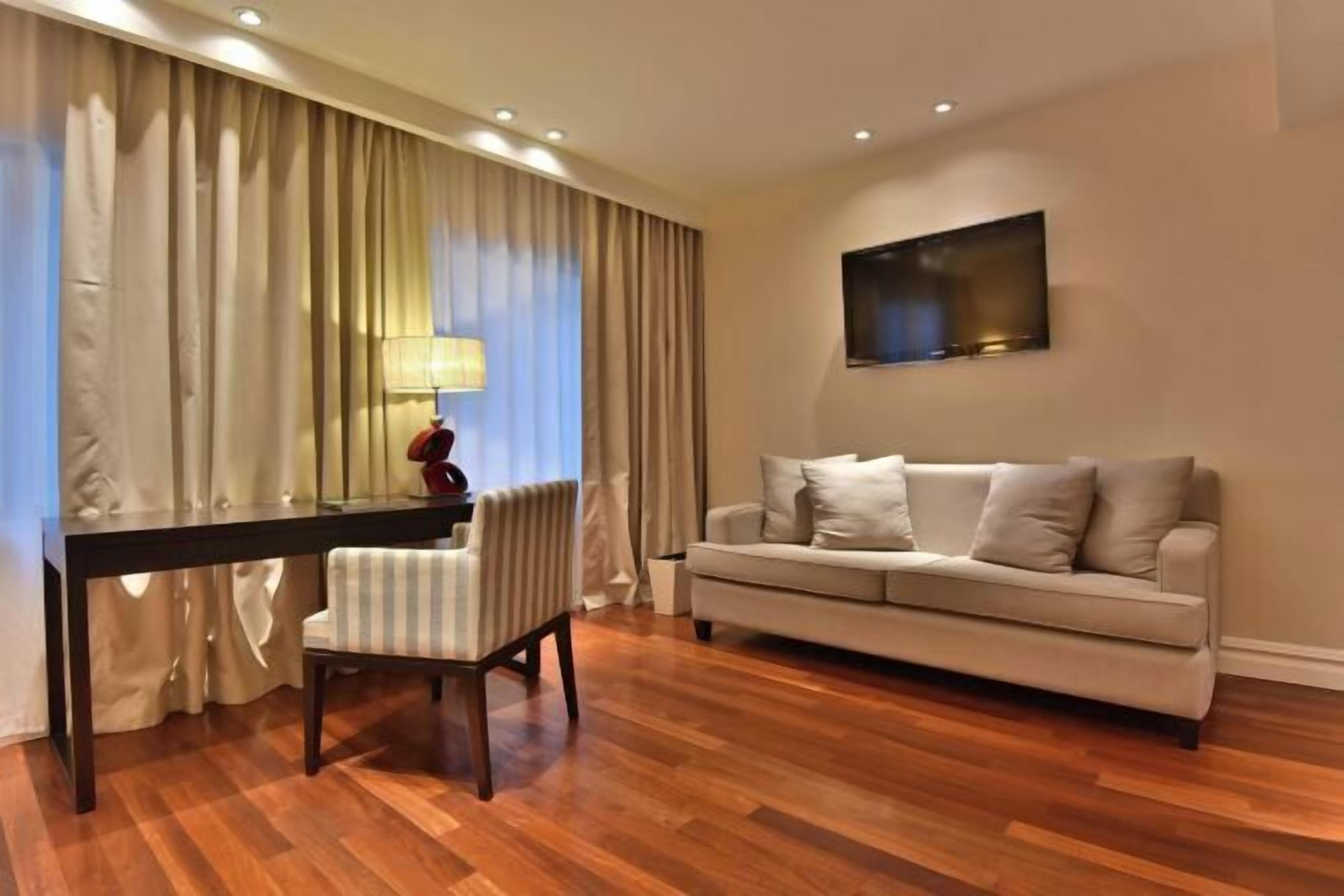 거실 공간 | 디지털 채널 시청이 가능한 55인치 TV