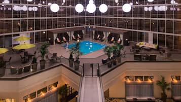 Innenpool, geöffnet von 10:00 Uhr bis 22:00 Uhr, Cabañas (kostenlos)