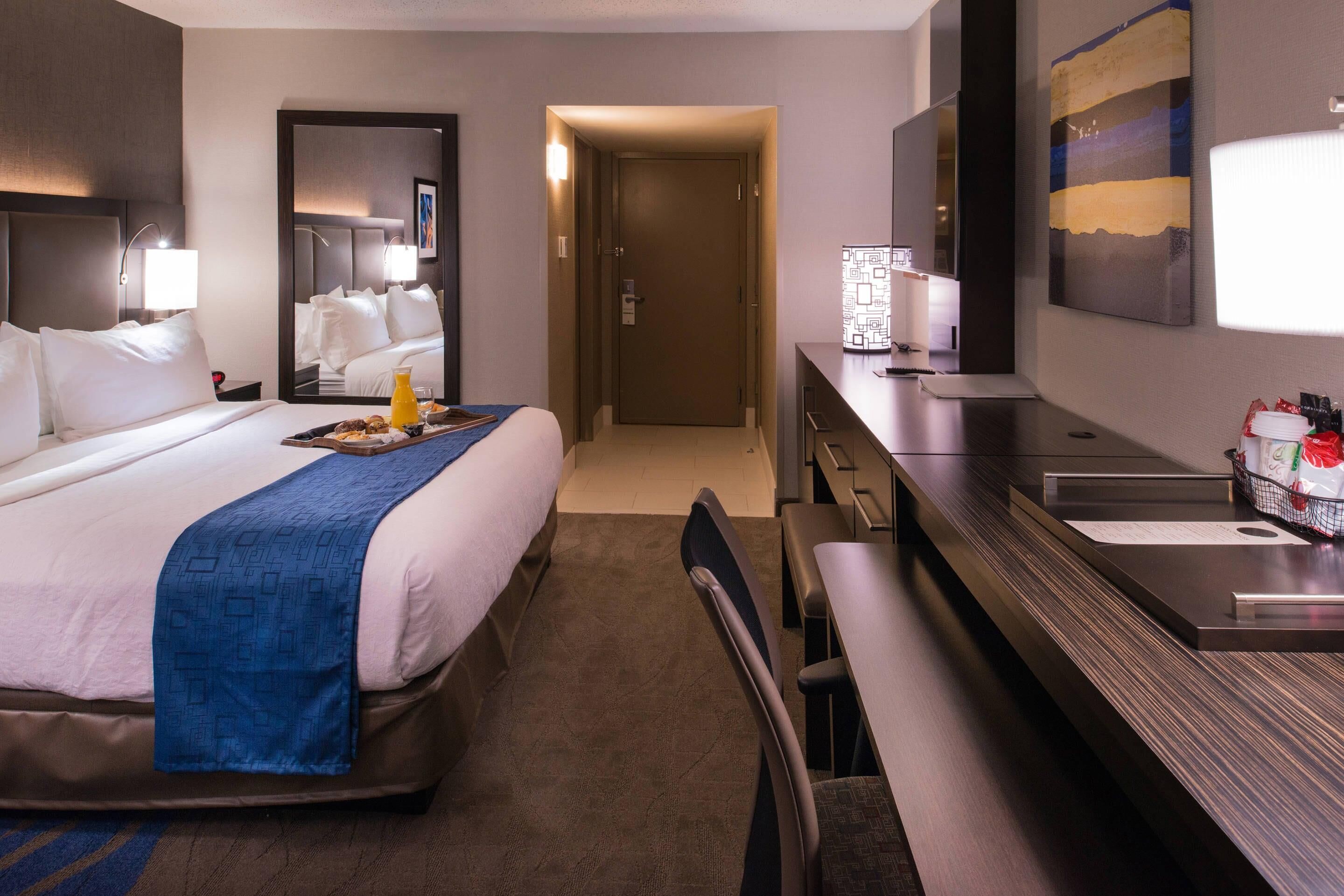 Hypo-allergenic bedding, down comforters, in-room safe, desk