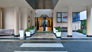Exterior - Holiday Inn Harare by IHG (Harare)