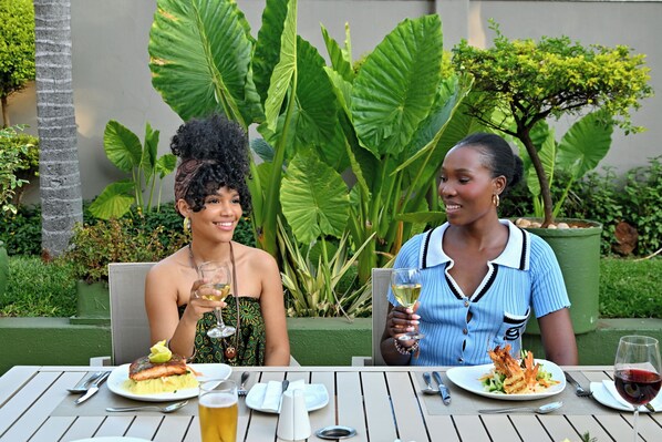 Outdoor dining - Holiday Inn Harare by IHG (Harare)