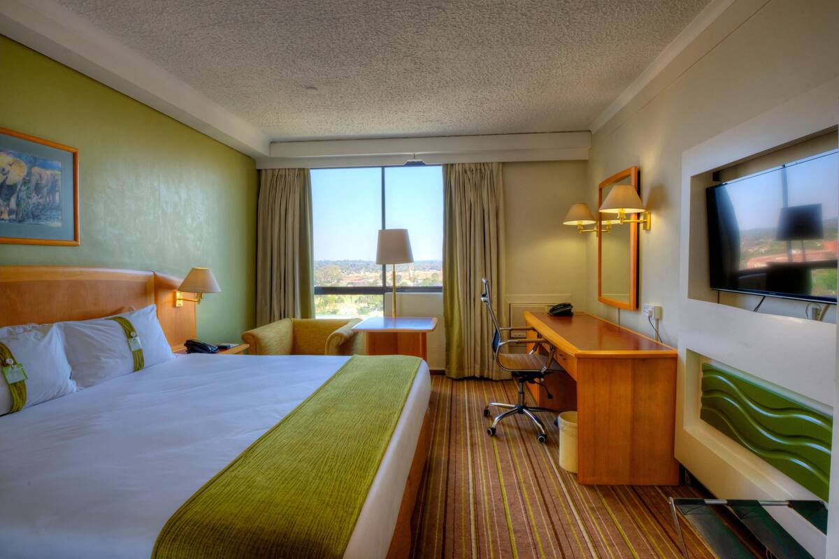 Premium bedding, down duvets, in-room safe, desk