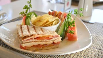 Alimentos y bebidas