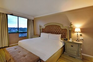 Premium bedding, down comforters, in-room safe, individually furnished