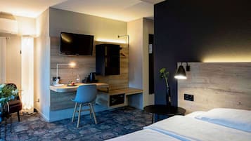 Premium Single Room | In-room safe, desk, blackout drapes, soundproofing