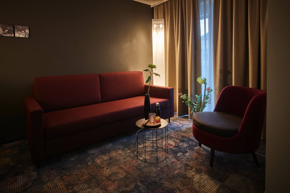 business room, 2 single beds, non smoking | view from room