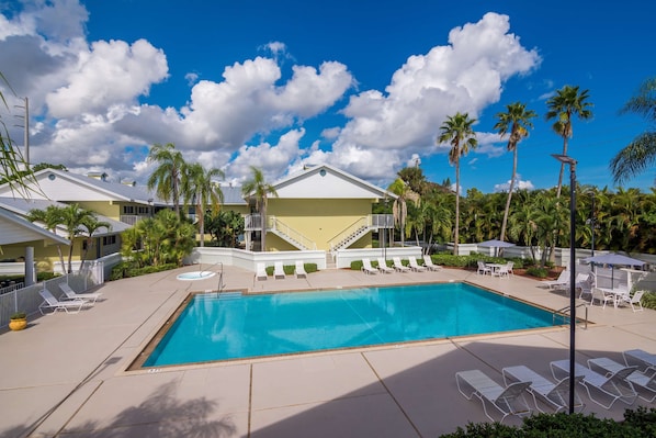 Outdoor pool, pool loungers