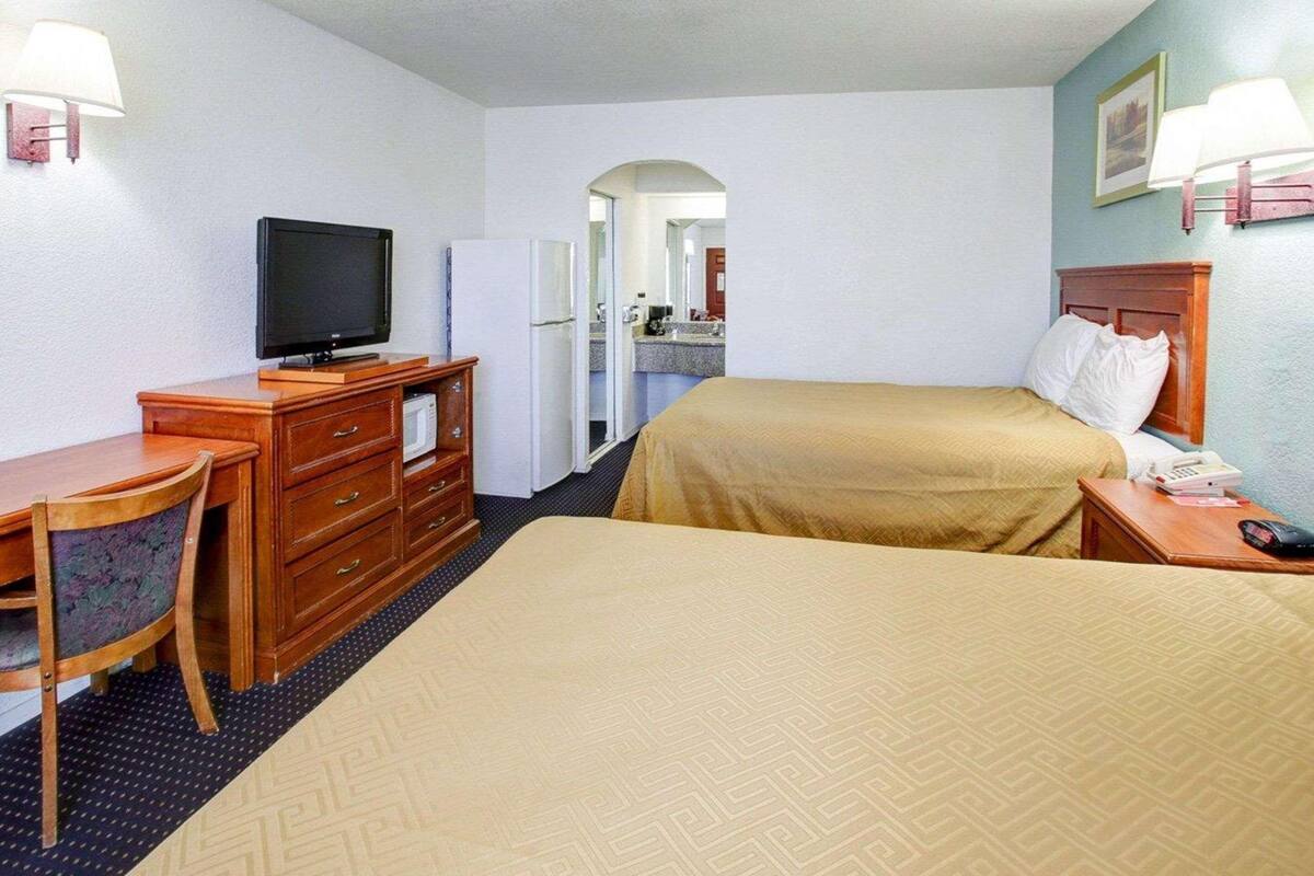 Desk, iron/ironing board, cribs (surcharge), rollaway beds (surcharge)