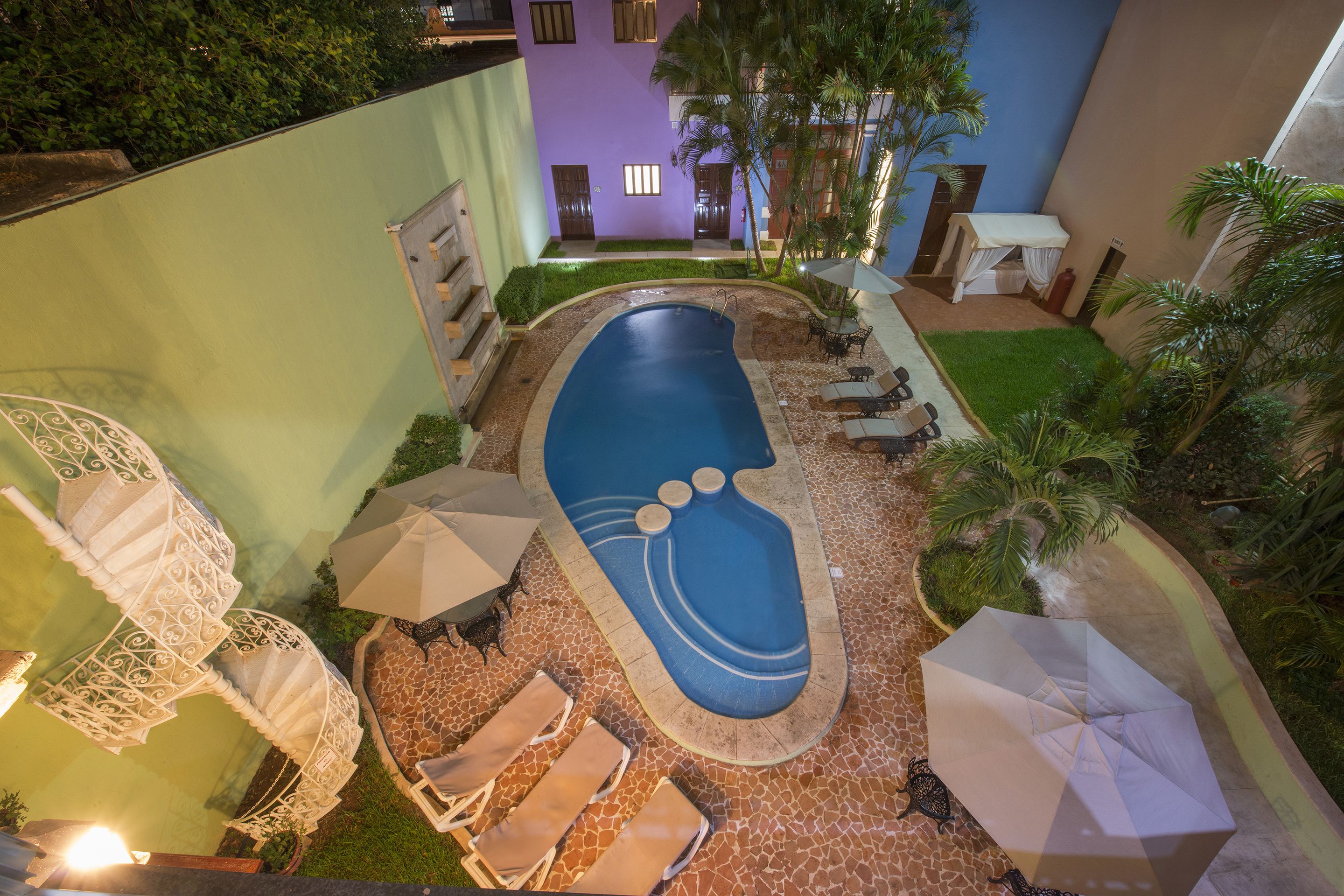 outdoor pool, open 9:00 am to 9:00 pm, pool umbrellas, pool loungers