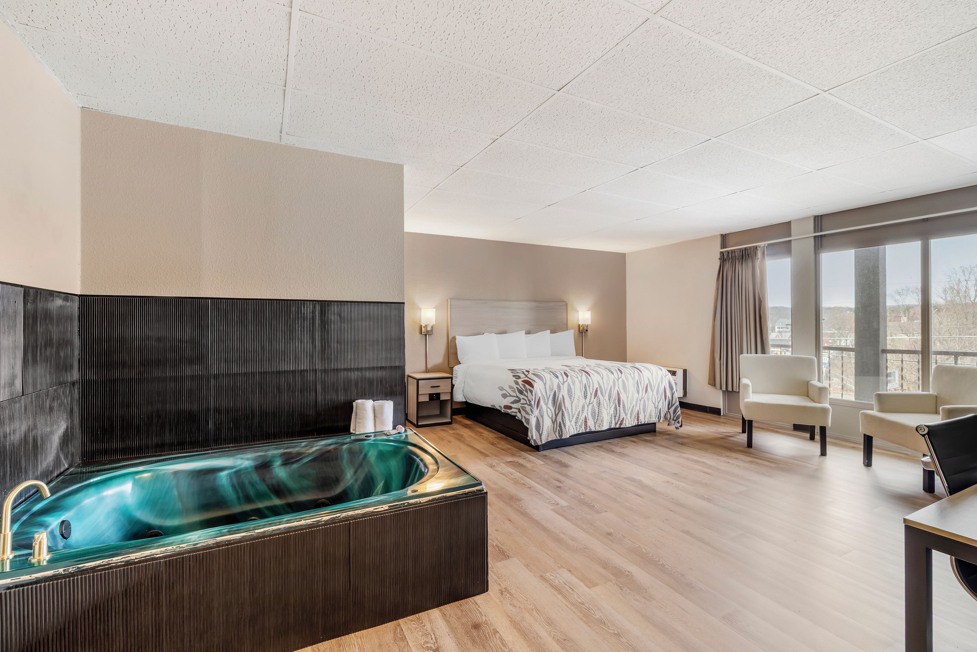 Superior Room, 1 King Bed, Non Smoking, Jetted Tub | Blackout drapes, WiFi (free), bed sheets