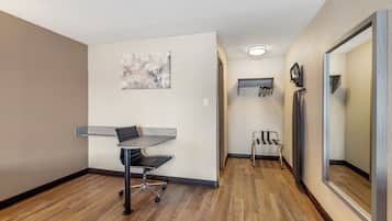 Superior Room, 1 King Bed, Non Smoking | Blackout drapes, WiFi (free), bed sheets