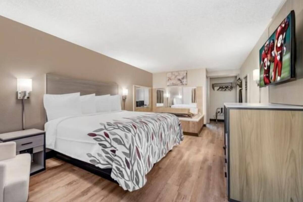 Blackout curtains, free WiFi, bed sheets