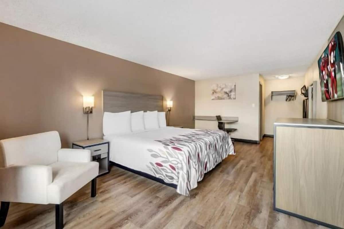 1 dormitorio, cortinas opacas, wifi gratis y ropa de cama