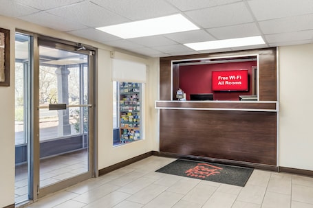 Lobby. Red Roof Inn Stroudsburg