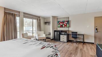 Superior Room, 1 King Bed, Non Smoking, Jetted Tub | Blackout drapes, WiFi (free), bed sheets