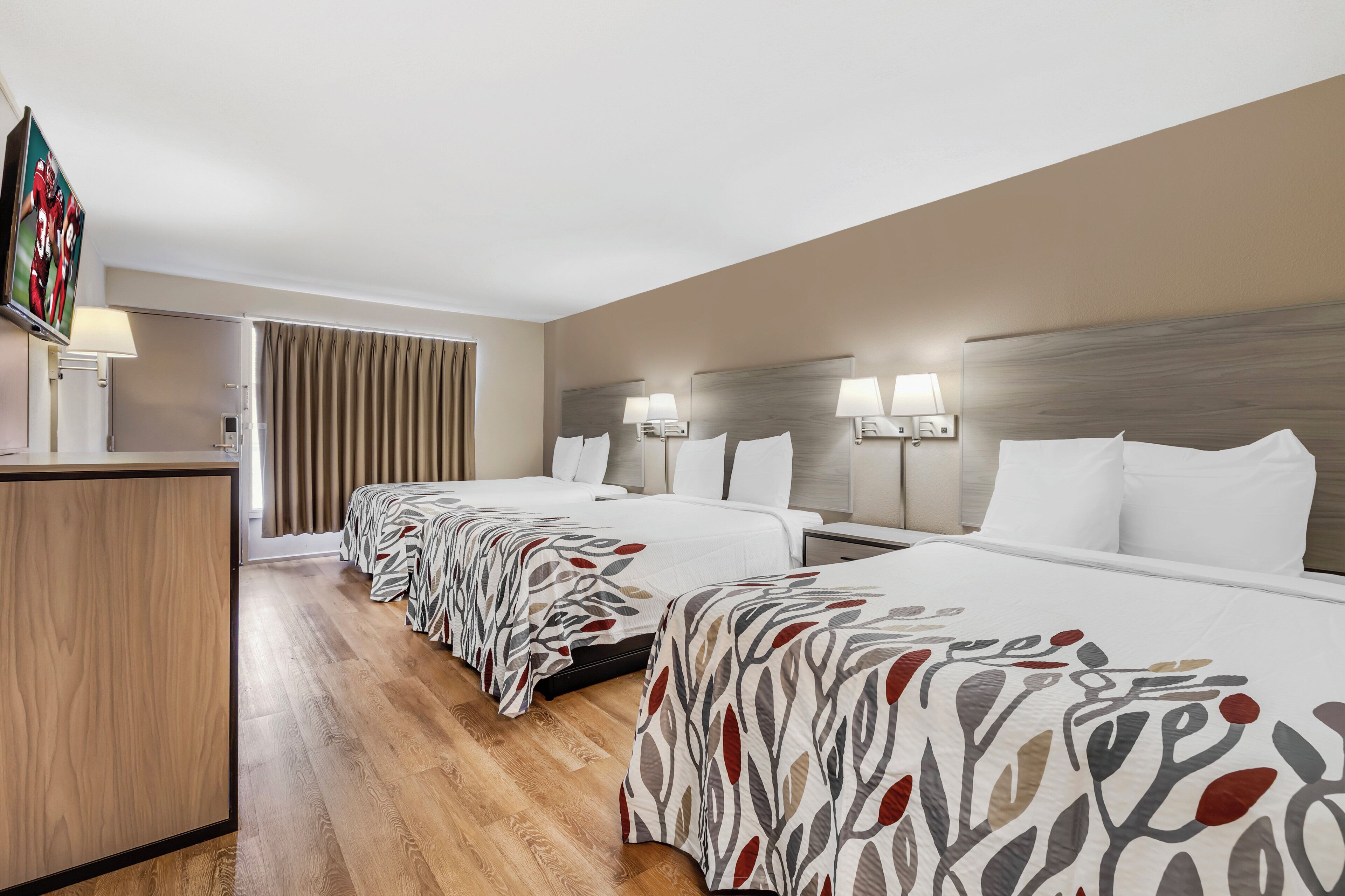 Deluxe Room, Non Smoking (3 Full Beds) | Blackout drapes, WiFi (free), bed sheets