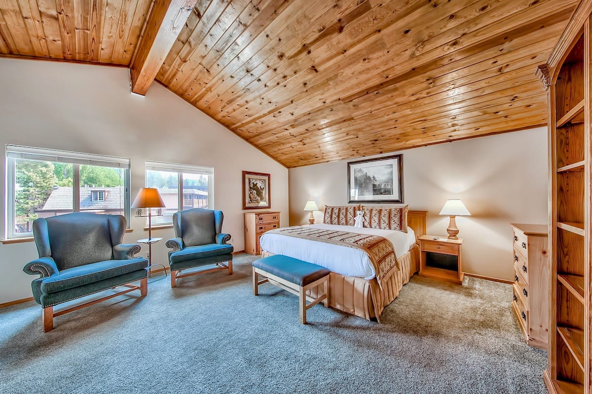 Executive Cabin, 2 Bedrooms, Kitchen | 1 bedroom, in-room safe, blackout curtains, free WiFi