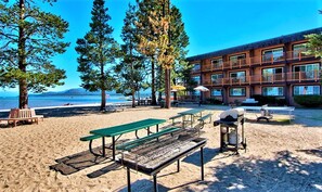 BBQ/picnic Area - Tahoe Beach & Ski Club (South Lake Tahoe)