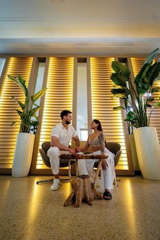 Sitting area in hotel lobby at Marseilles Beachfront Hotel