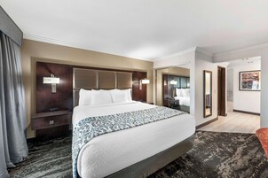 Colchones con pillow-top, escritorio y espacio para trabajar con laptop 