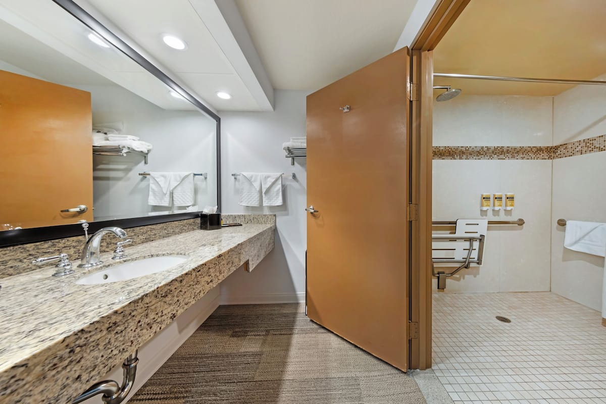 Deep soaking tub, free toiletries, hair dryer, towels