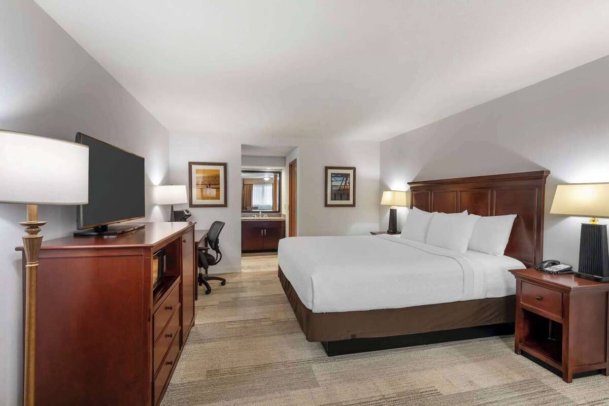 Pillowtop beds, desk, laptop workspace, blackout drapes