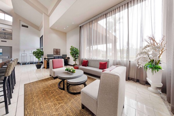 Lobby - Best Western Plus Redondo Beach Inn (Redondo Beach)