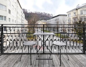 Large Room with Balcony | Terassi/patio