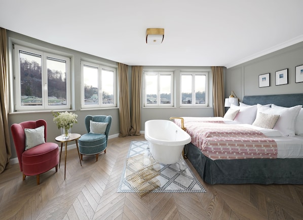 XL Room, Bathtub, Separate Living Room | In-room safe, blackout curtains, soundproofing, iron/ironing board