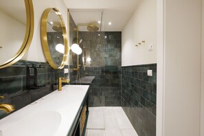 XL Room, Bathtub, Separate Living Room | Bathroom | Eco-friendly toiletries, hair dryer, towels, soap