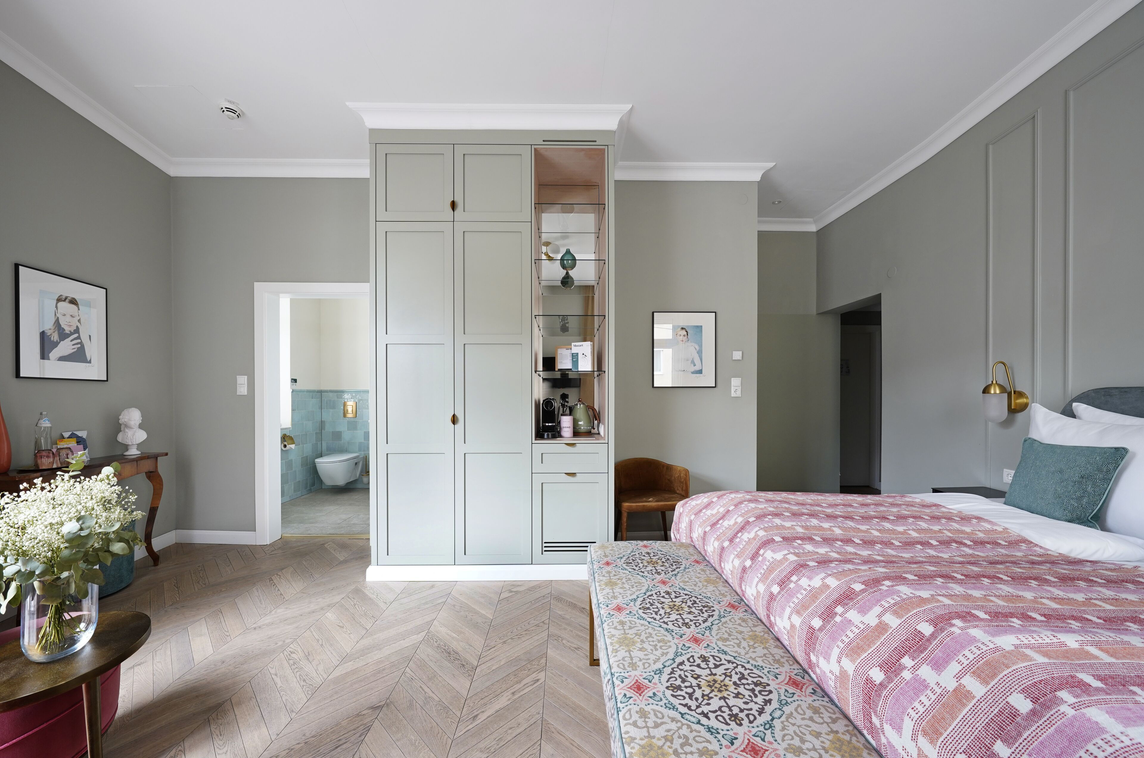 Large Room with Balcony | Ropa de cama de alta calidad y caja de seguridad en la habitación 
