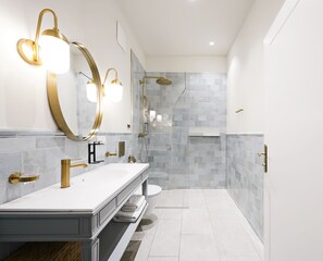 Large Room | Bathroom | Eco-friendly toiletries, hair dryer, towels, soap