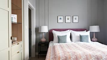 Premium bedding, in-room safe, blackout curtains, soundproofing