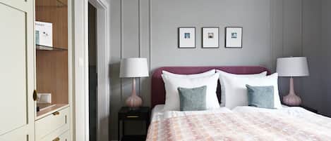 Standard Room | Literie de qualitĂ©, coffre-fort, rideaux dâobscurcissement