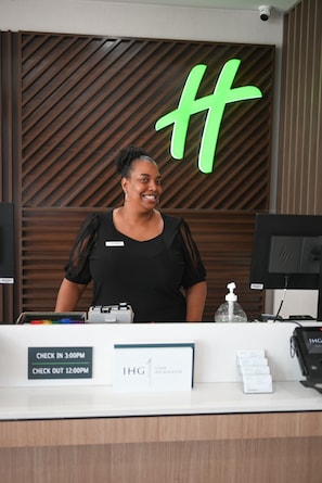 Reception - Holiday Inn Cleveland-Mayfield by IHG (Mayfield)