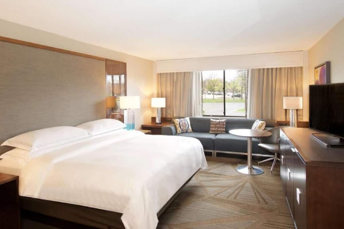 Premium bedding, down comforters, pillowtop beds, in-room safe
