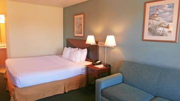 Skrivebord, wi-fi (inkludert), sengetøy og vekkerklokke