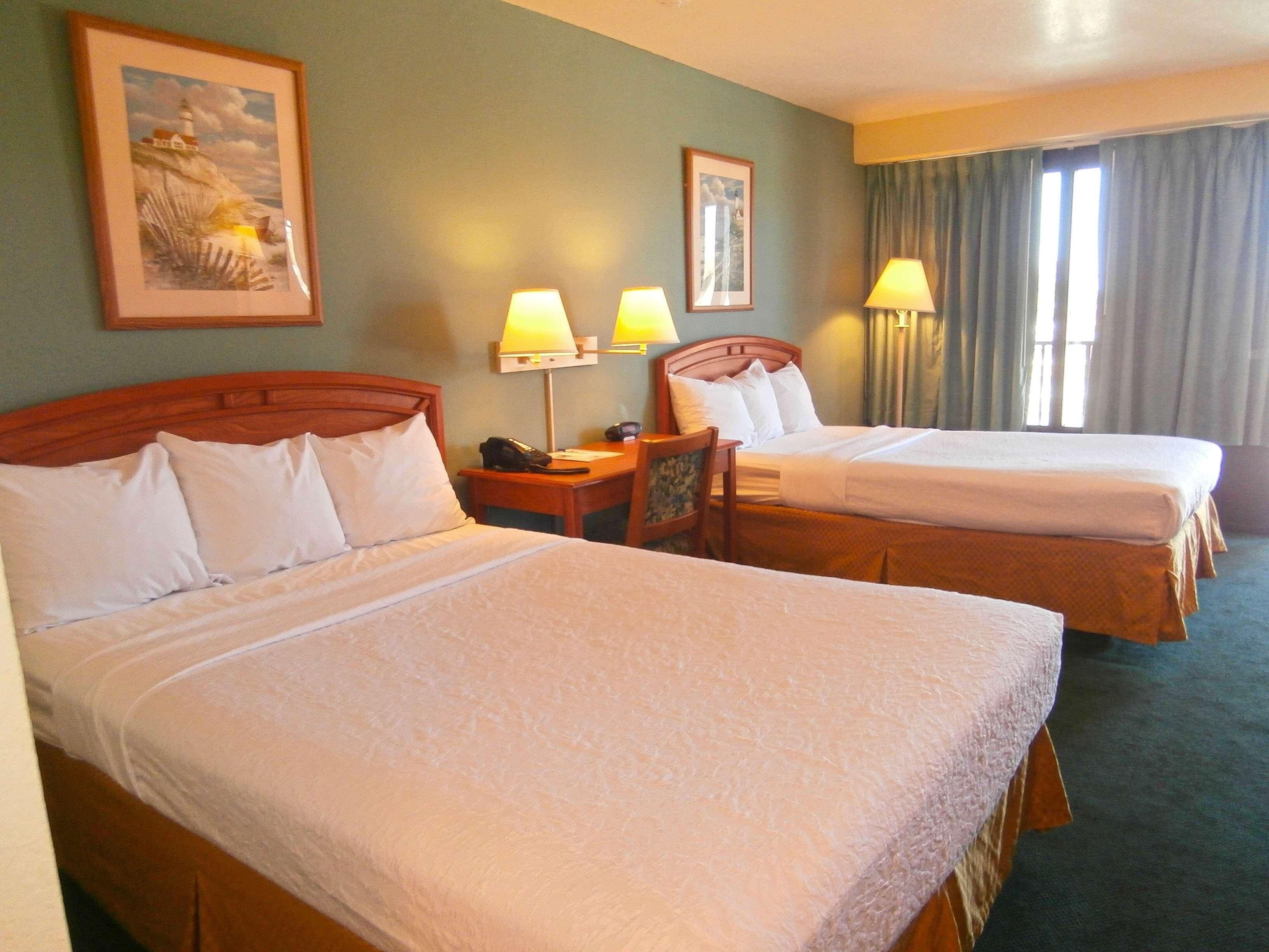 Desk, free WiFi, alarm clocks, bed sheets