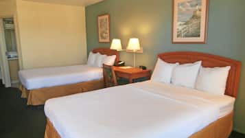 Escritorio, wifi gratis, ropa de cama y despertador