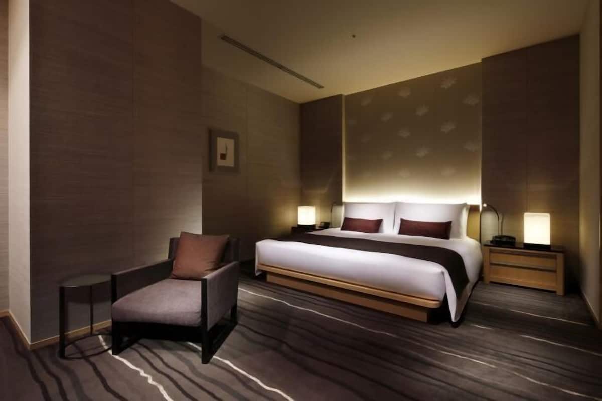1 bedroom, down duvets, minibar, in-room safe