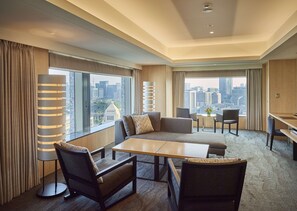 1 bilik tidur, gebar bulu kapas, bar mini, peti besi dalam bilik 